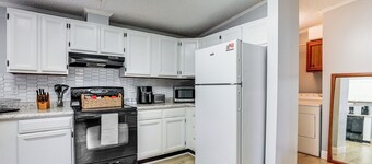 Port Charlotte Home Near Beaches & Dining