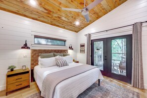 House (2 Bedrooms) | Interior - Cozy Secluded Cabin in the Heart of Hochatown (Broken Bow)