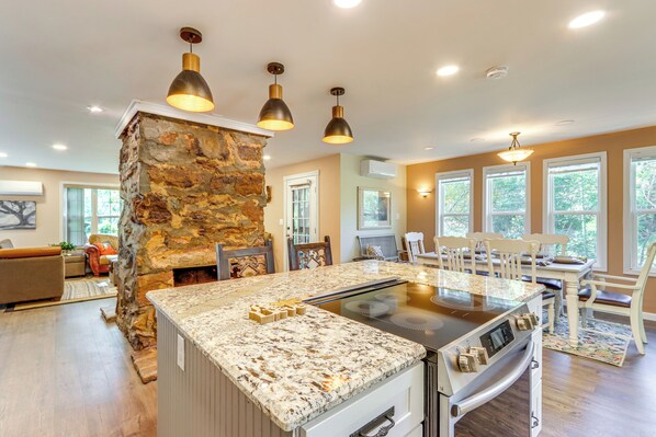 House (3 Bedrooms) | Interior - Historic Dahlonega Home w/ Wraparound Porch (Dahlonega)