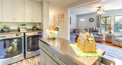 < 1 Mi to Dtwn: Pet-friendly Cabin in Murphy!