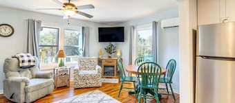 < 1 Mi to Dtwn: Pet-friendly Cabin in Murphy!