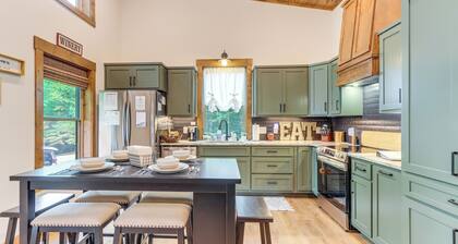 Ellijay Resort Home w/ Hot Tub & Fire Pit!
