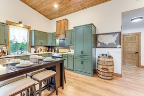 House (2 Bedrooms) | Interior