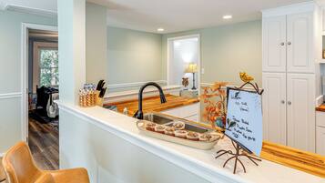 ํ์ฐ์ค (4 Bedrooms) | ๋ด๋ถ