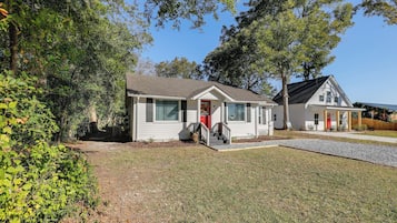 House (4 Bedrooms) | Front of property