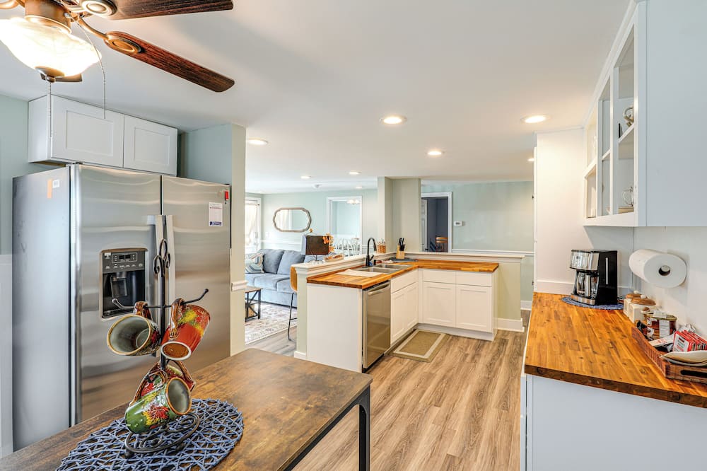 Small-town Charm & Local Dining: Home in Burgaw! - Harrells, NC