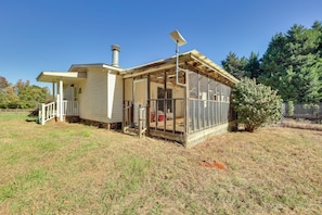 Interior - Spring Hope Getaway: Fish, Hike, Relax! (Spring Hope)