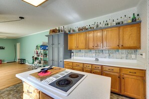 Interior - Spring Hope Getaway: Fish, Hike, Relax! (Spring Hope)