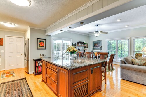 1 Mi to Dtwn: Home w/ Fire Pit & Deck in Hudson!