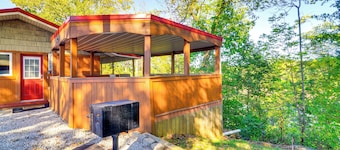 4 Mi to Cumberland River: Cabin w/ Deck & Fire Pit