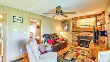 House (2 Bedrooms) | Interior