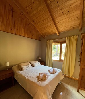 Cabin Tiêu chuẩn, quang cảnh một phần hồ | 2 phòng ngủ, bộ đồ giường kháng dị ứng, chăn bông 