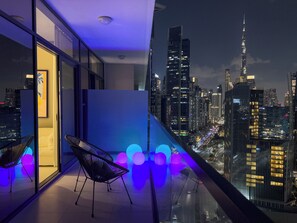 Luxury-Apartment, 1 Schlafzimmer, Stadtblick, Seeseite | Terrasse/Patio