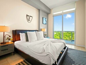 1 bedroom, iron/ironing board, travel cot, WiFi - Free Parking | Design District Condo (Miami)