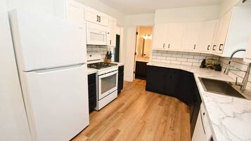Coffee/tea maker, fridge, microwave, oven