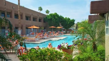 2 outdoor pools