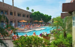 2 piscinas externas