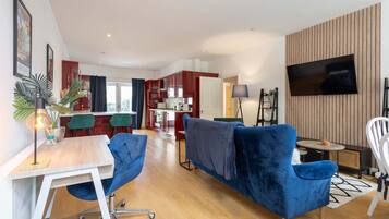 Apartment | 3 bedrooms, desk