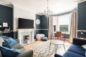 独立别墅 | 3 多间卧室、办公桌