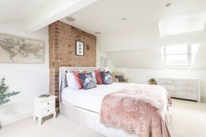 独立别墅 | 3 多间卧室、办公桌