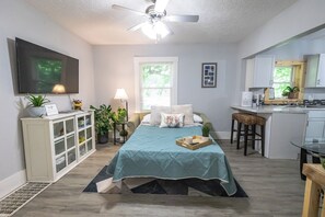 2 bedrooms, desk, iron/ironing board, travel cot