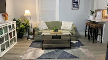 Smart TV, futbolito y tenis de mesa