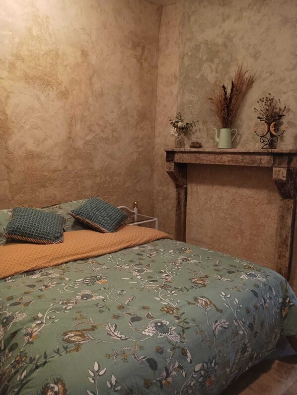 3 habitaciones, tabla de planchar con plancha, wifi y ropa de cama 