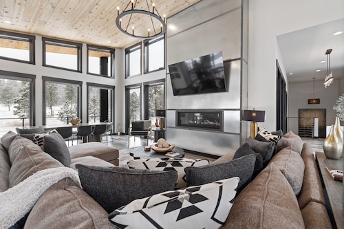 Incredible 2-Level Modern Lodge w/ Paved Road, Hot Tub, Open Living,Clubhouse