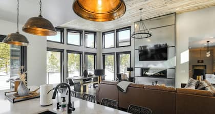 Incredible 2-Level Modern Lodge w/ Paved Road, Hot Tub, Open Living,Clubhouse