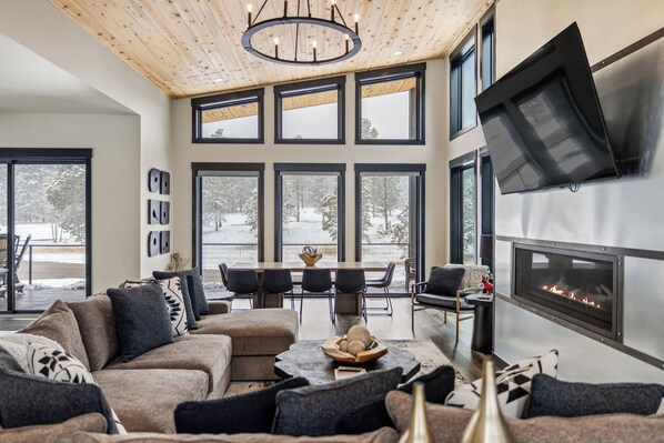 Smart TV, chimenea
