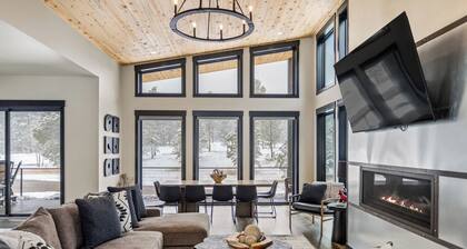 Incredible 2-Level Modern Lodge w/ Paved Road, Hot Tub, Open Living,Clubhouse