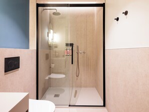 Large Room with Living Area | Bathroom | Shower, designer toiletries, hair dryer, towels - Numa Valencia La Xerea (Valencia)