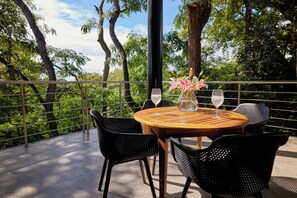 Outdoor dining - Ocean Top, Walk to Surfing Beach (Nosara)