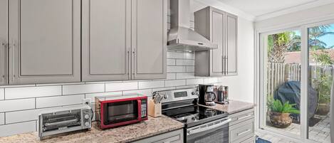 微波炉、烤箱、炉灶、洗碗机