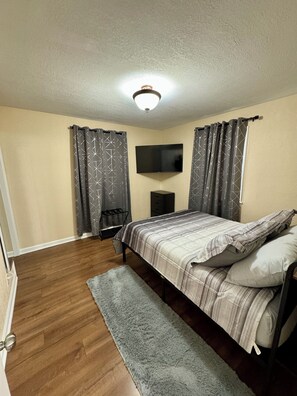 2 chambres, fer et planche à repasser, Wi-Fi, draps fournis