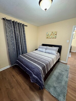 2 chambres, fer et planche à repasser, Wi-Fi, draps fournis