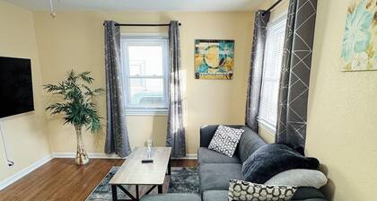 Charming 2-bedroom house in fabulous Portsmouth with WiFi, AC