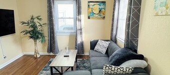 Charming 2-bedroom house in fabulous Portsmouth with WiFi, AC