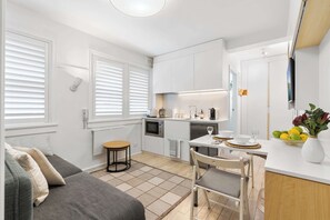 Interior - Bay View in Rushcutters Bay (Rushcutters Bay)