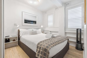 1 bedroom, iron/ironing board, WiFi, bed sheets - Bay View in Rushcutters Bay (Rushcutters Bay)