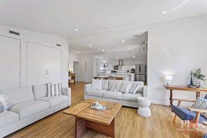 TV, fireplace, offices, computer monitors - Renovated Lux Property in Quiet Estate (Cowes)