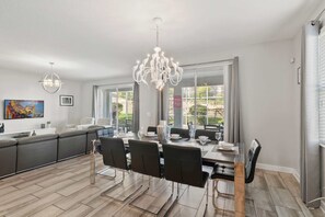 Dining - Disney Escape: Private Pool and Spa, Near Disney World ! (Kissimmee)