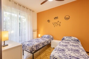 1 chambre, fer et planche à repasser, Wi-Fi gratuit, draps fournis