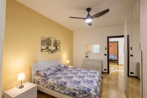 2 quartos, ferros/tábuas de passar roupa, Wi-Fi de cortesia