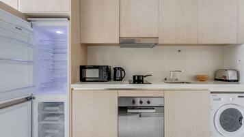 Apartment, Balcony | Private kitchen