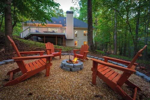 Lake Lanier Retreat, Dock, Firepit, Home Theater,HotTub