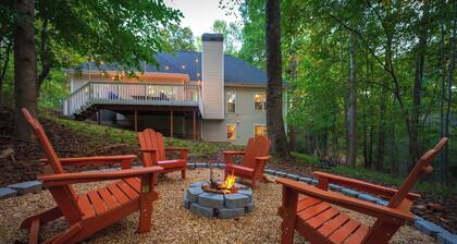 Lake Lanier Retreat, Dock, Firepit, Home Theater,HotTub
