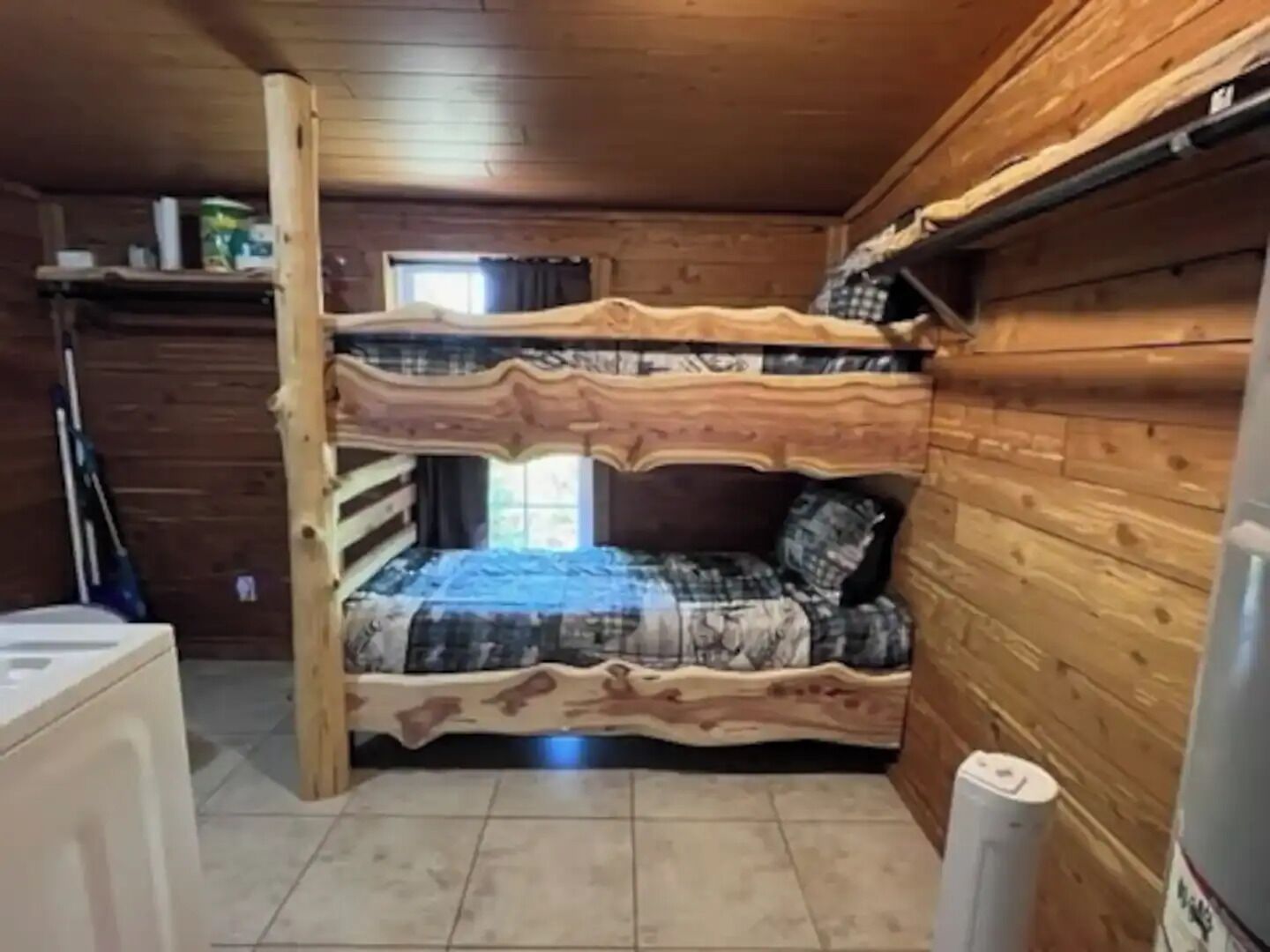 2 bedrooms, bed sheets