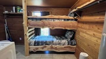 2 bedrooms, bed sheets