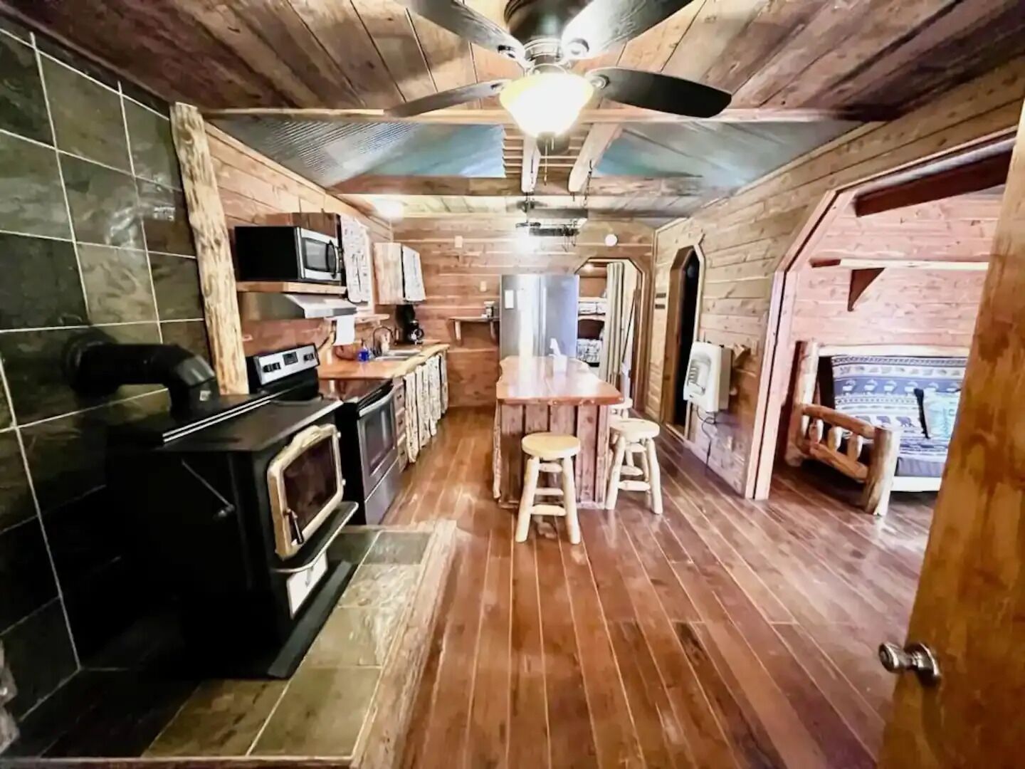 ثلاجة، ميكروويف، فرن، موقد طهي مسطح